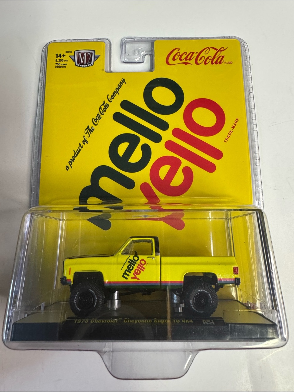 M2 Machines COCA-COLA MELLO-YELLO 1973 CHEVROLET CHEYENNE SUPER 10 4x4